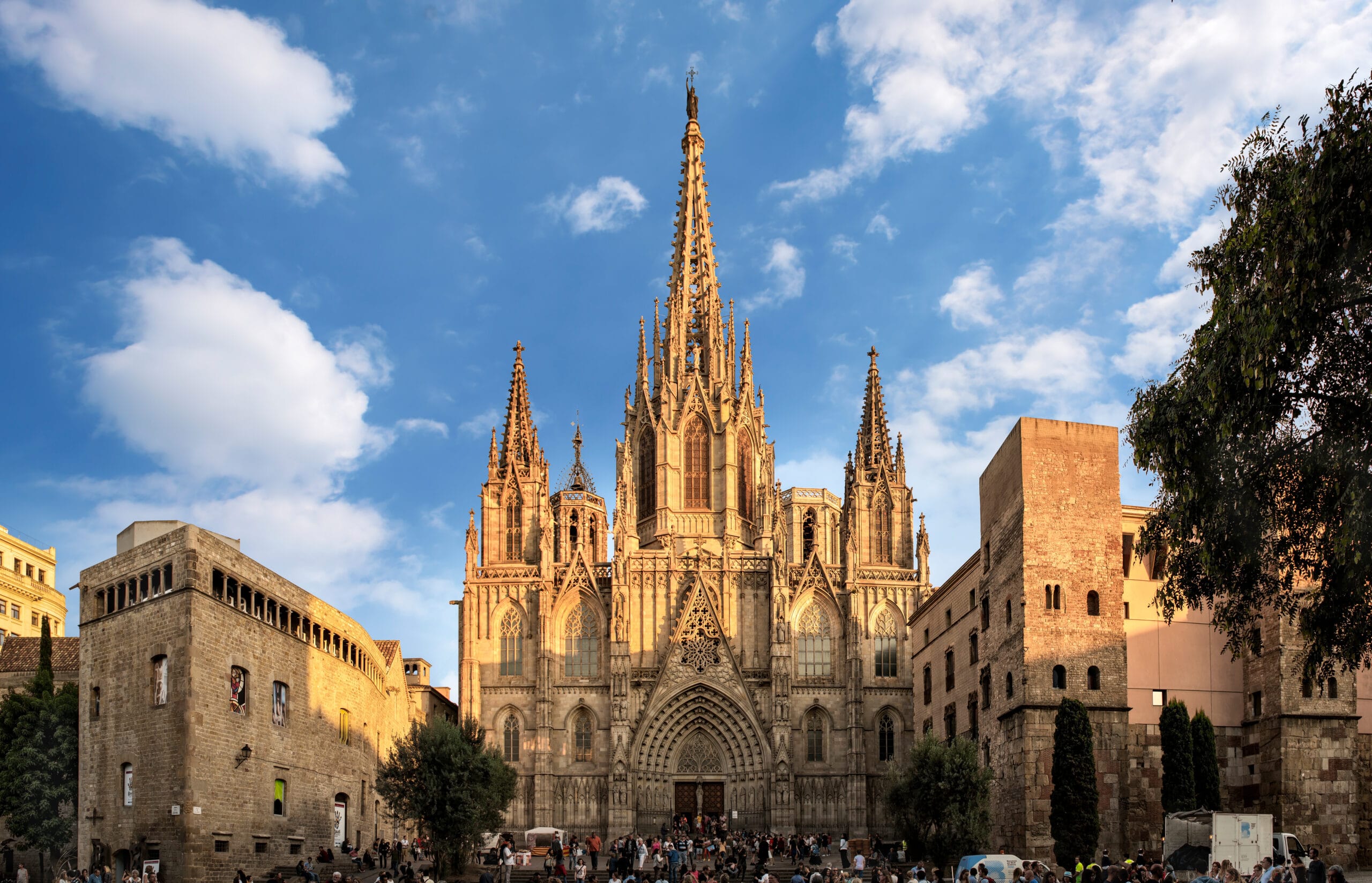 Catedral de Barcelona: un templo que brilla con luz propia - Aerobús  Barcelona