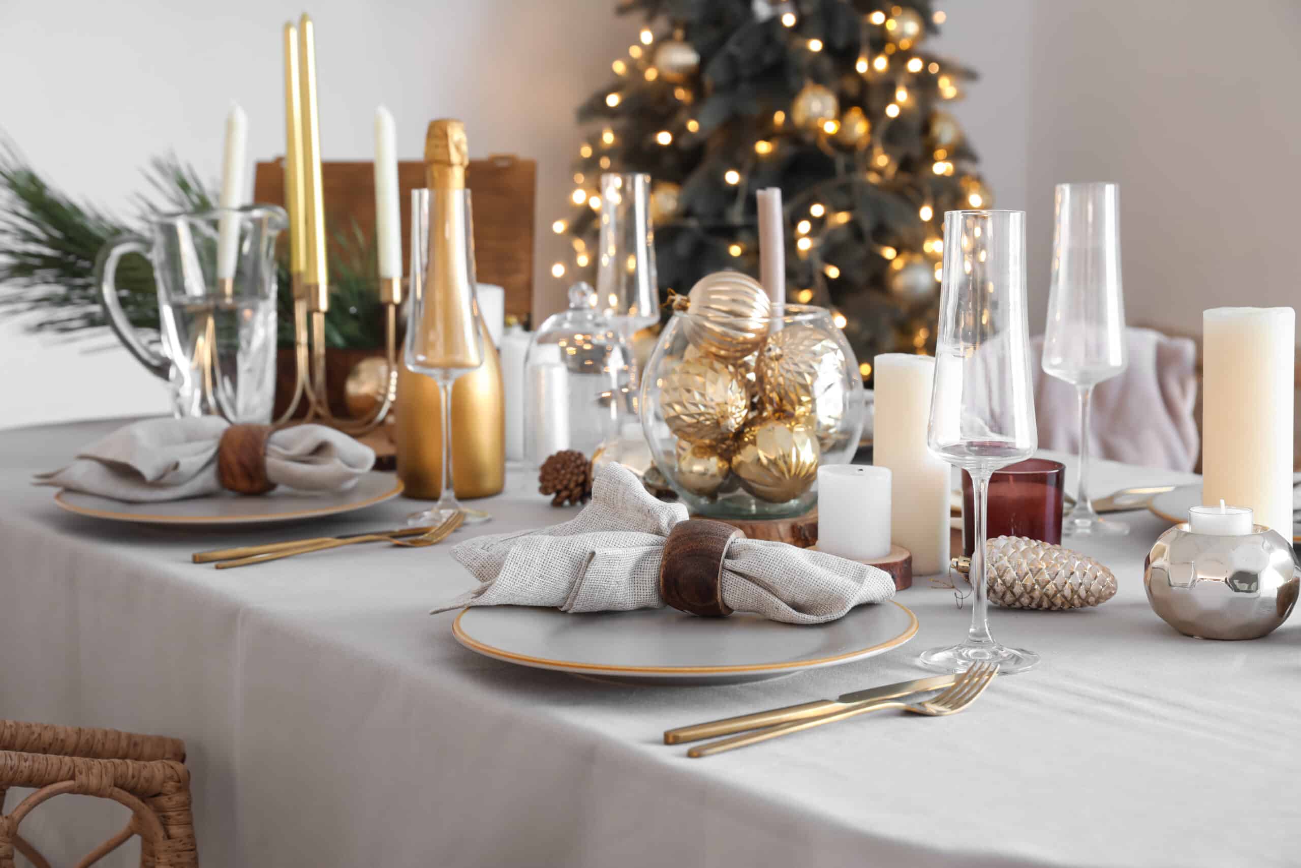 Decoración mesa Navidad blanca y dorada