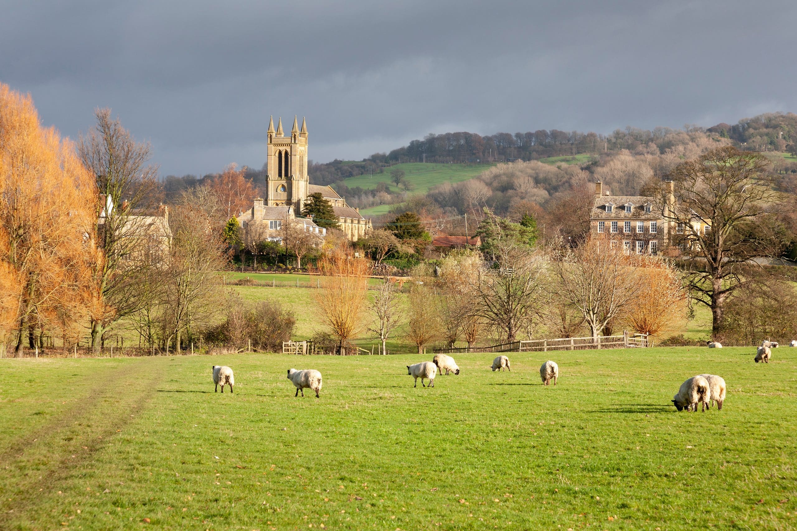 Idílica campiña de Cotswold alrededor de Broadway Village, Inglaterra, Reino Unido.