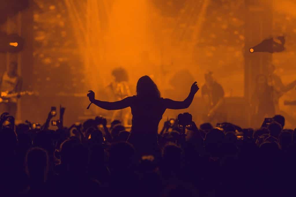 gente de público en un festival