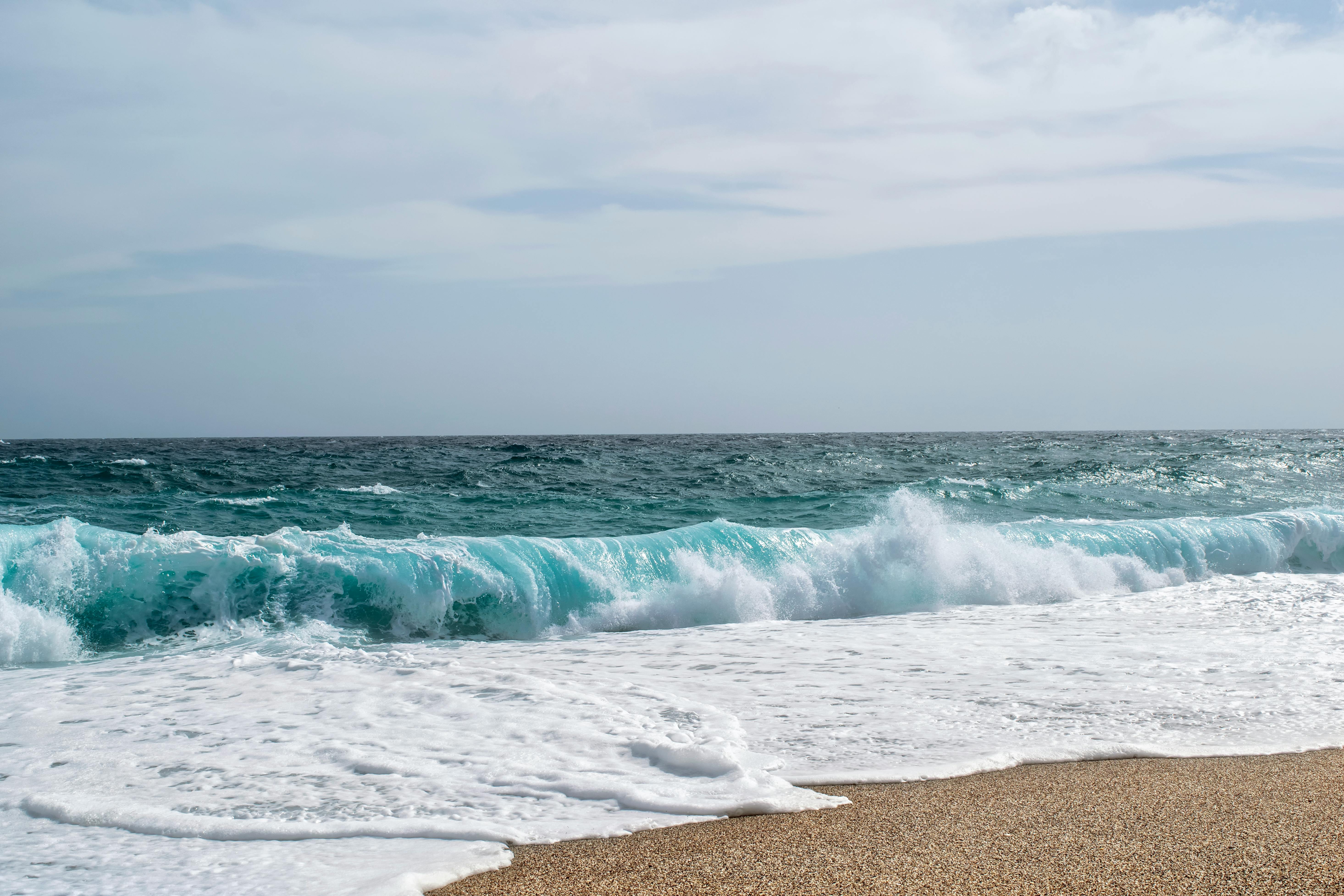 Costa, sol y desconexión: las playas más irresistibles de España este verano